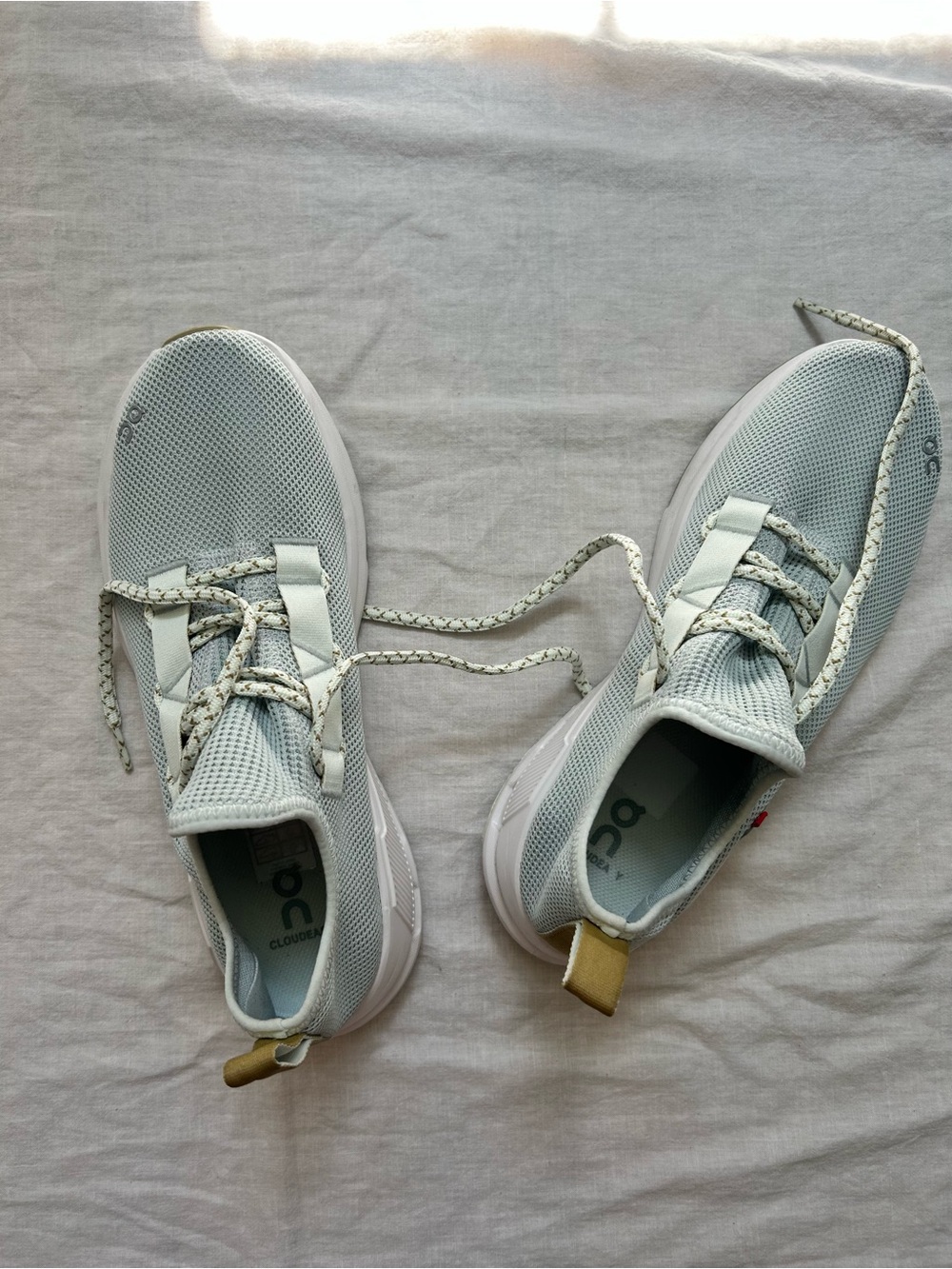 On Cloudnova Lightweight Men's Athletic Shoes - Light Gray/White